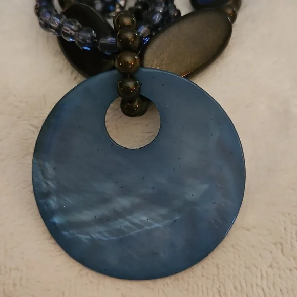 Vtg Twisted Multi-strand Acrylic Hematite Beaded Shell Pendant Festival Necklace - Picture 6 of 7